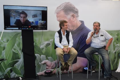 Tomás Giovanetti, de TGA, que participó de manera virtual de la charla, el productor Fernando García Llorente y Alejandro Diego Brown, de la Fundación ProYungas