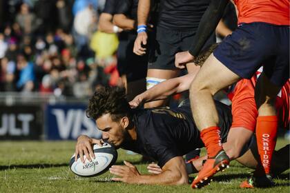 Tomás Granella apoya en el in-goal chileno