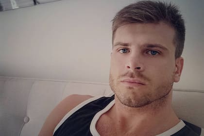 Tomás Hodgers tiene miles de seguidores en Twitter gracias a sus cuentos en formato de hilo