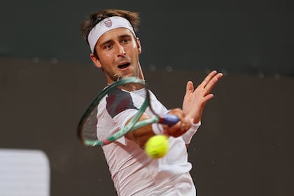 Tomás Martín Etcheverry completará la semifinal que pierde por 5-4 contra Vit Kopriva; en caso de ganar, definirá el mismo día el ATP 500 de Río de Janeiro.