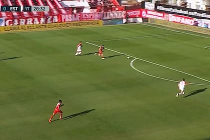 Tomás Molina aprovechó el blooper defensivo de Estudiantes y anotó el 2-0 para Argentinos ante Estudiantes en La Paternal