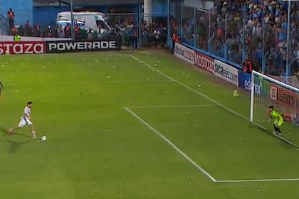 Tomás Molina falló el penal que tuvo Argentinos en tiempo de descuento ante Estudiantes de Río Cuarto; empataron 0-0 por el Torneo Apertura