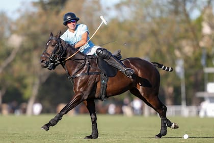 Tomás Panelo, de 22 años, es una figura que despunta en el polo argentino: el muchacho de Lobos fue el mejor en el impactante triunfo de Cría La Dolfina sobre La Irenita en el Abierto de Tortugas.