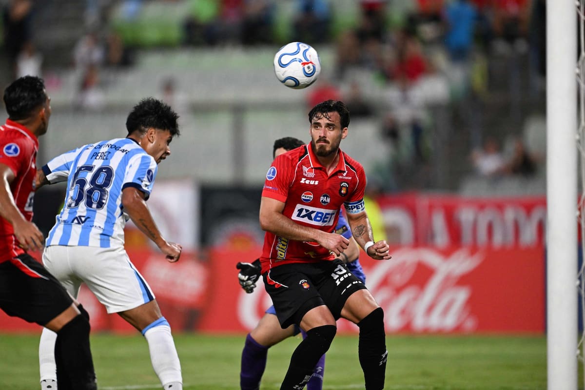 Tomás Pérez marcó para Racing ante Caracas en el estadio Olímpico de la UCV, por la Copa Sudamericana; luego, el local igualó