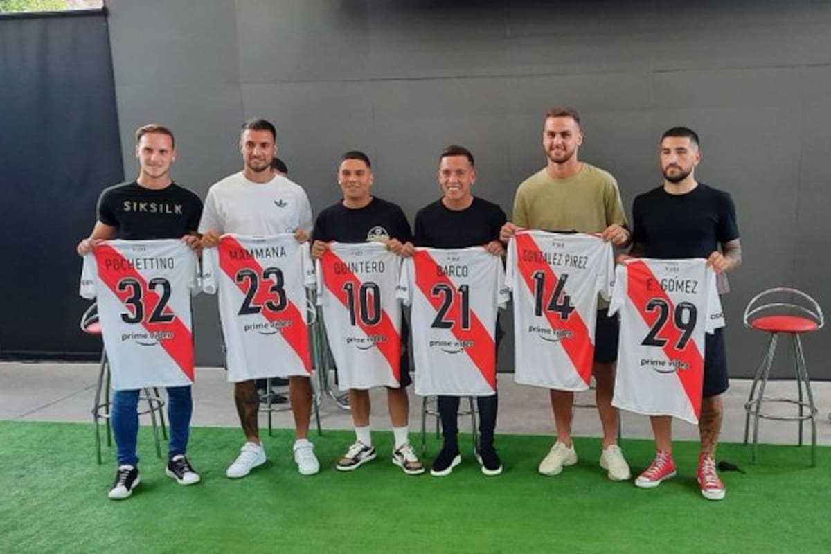 Tomás Pochettino, Emanuel Mammana, Juan Fernando Quintero, Esequiel Barco, Leandro González Pirez y Elías Gómez, los seis refuerzos de River presentados este viernes en el Monumental