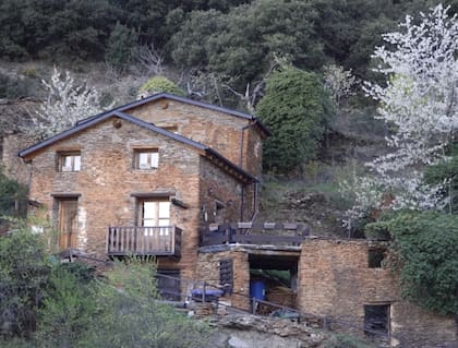 Tomás restauró una antigua casa de piedra y convirtió Solanel en el hogar que siempre buscó (Foto: Captura de video)