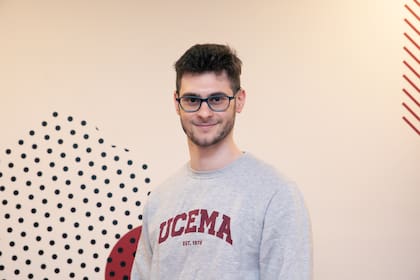 Tomás Rubinstein estudia Analítica de Negocios y es el creador de “Destino Profesional”.