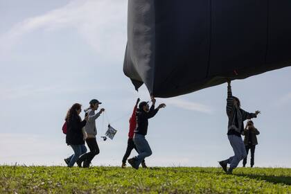 El momento del despegue de uno de los globos aerosolares del proyecto Aerocene