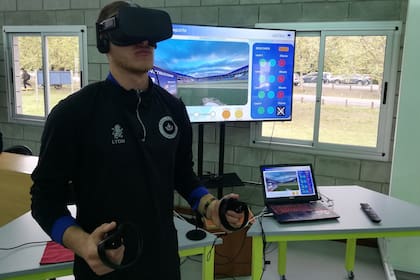 Tomás Sultani, arquero de Real Pilar, trabajando sobre realidad virtual
