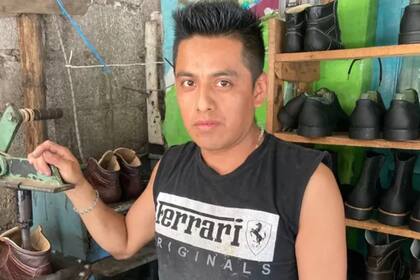 Tomás Valencia, zapatero y primo de Misael, Jair y Yovani, pensó en hacer el mismo viaje, pero ahora lo descartó