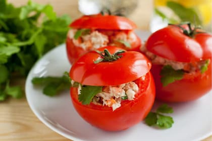 Tomates rellenos de atún (Foto: Foodit)