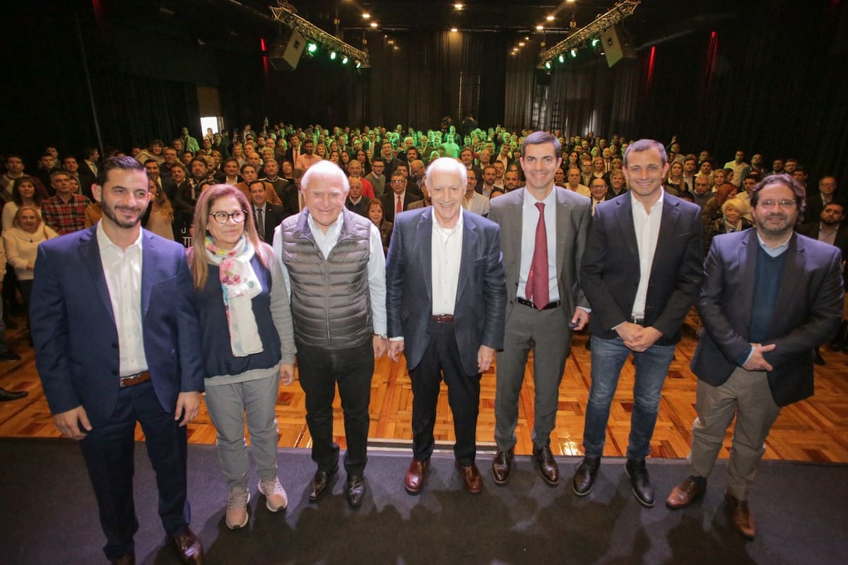 Tombolini, Camaño, Lifschitz, Lavagna, Urtubey, Bucca y Marco Lavagna en la cumbre de Consenso Federal
