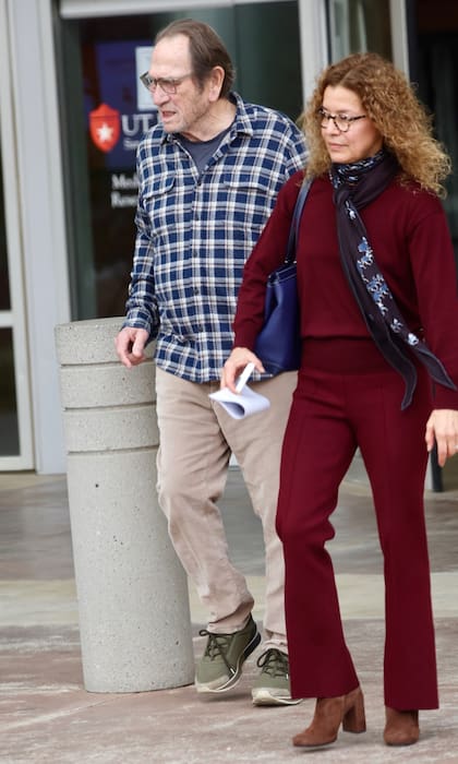 Tommy Lee Jones, en público junto a su actual pareja