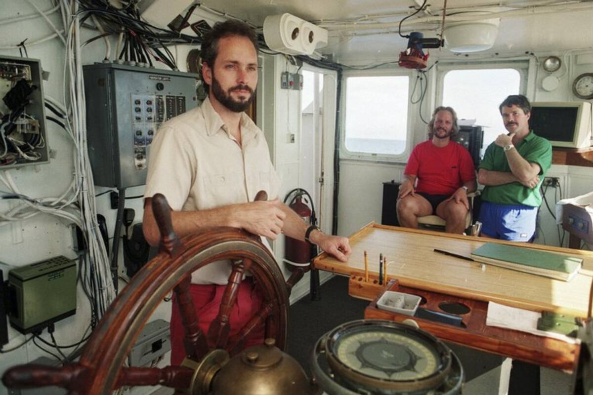 Tommy Thompson a bordo de un barco en Norfolk, Virginia, EE.UU., el 29 de agosto de 1991