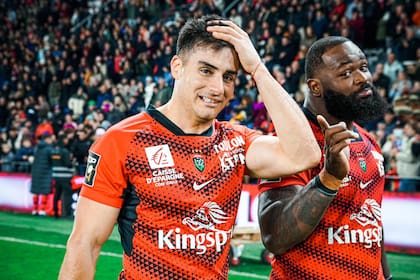 Tom´pas Albornoz, feliz luego de su auspicioso debut con la camiseta de Toulon (https://x.com/RCTofficiel)