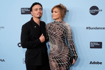 Tonatiuh y Jennifer Lopez en el estreno mundial de El beso de la mujer araña, realizado en enero último en el Festival de Sundance