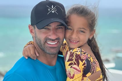 Toni Costa es un padre muy cariñoso con su hija, Alaïa, y comparten diferentes momentos juntos