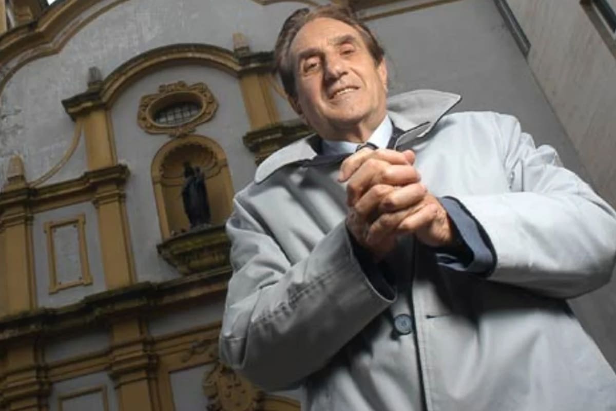 Toni y su gesto característico, popularizado por la TV