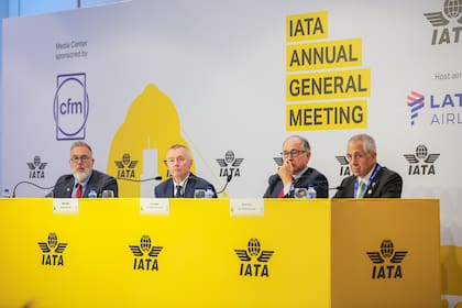 Tony Concil (IATA), Willie Walsh (IATA), Luis Gallego (IAG), Roberto Alvo (LATAM)