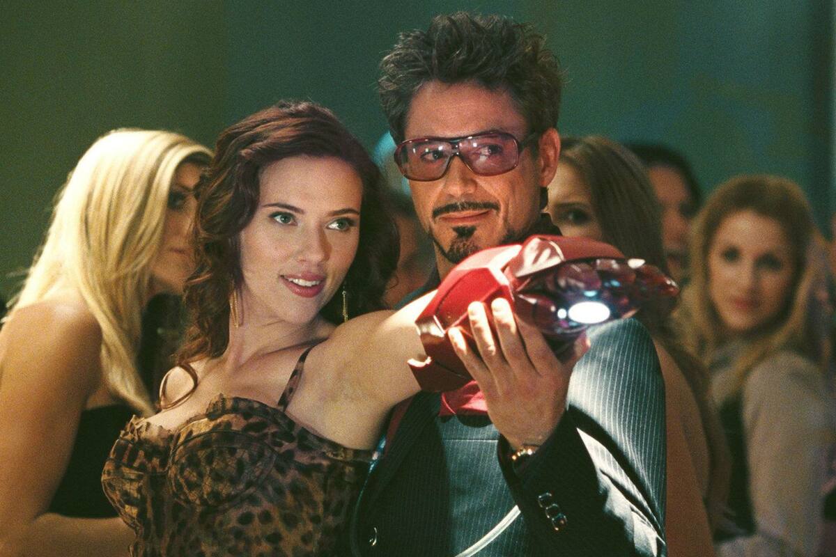 Tony Stark y Natasha se cruzaron por primera vez en Iron 2, en el año 2010