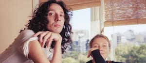 De las once costillas rotas y el fin de diez años de amor, a sus inicios en Rosario, cómo es su documental