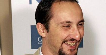 Topalov sonríe; el flamante campeón mundial había embolsado un premio de 300.000 dólares