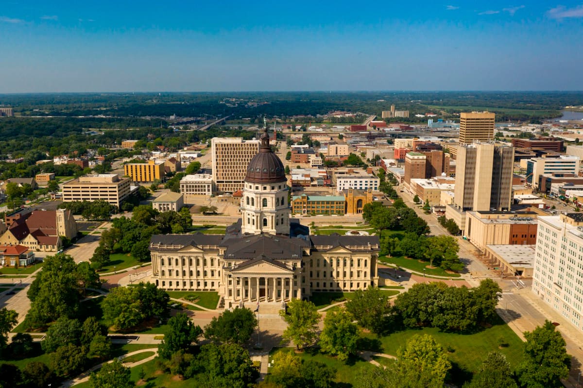 Topeka invita a la comunidad latina a vivir y trabajar en su ciudad