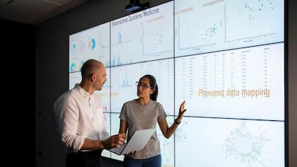 Topol cree que estamos en un momento muy favorable, en parte, gracias a la capacidad de la inteligencia artificial para procesar datos. Sus grandes modelos pueden ayudar a detectar riesgos y prevenir enfermedades en un paciente.