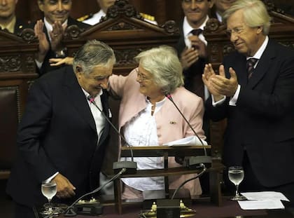 Topolansky le tomó juramento a Mujica cuando asumió la presidencia en 2010, en un acto cargado de simbolismo.