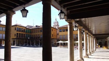 Tordesillas es un municipio de la provincia española de Valladolid, que hoy en día tiene unos 9.000 habitantes.