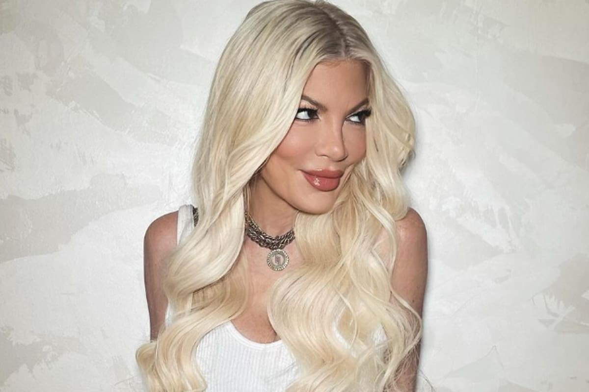 Tori Spelling, entre una revelación sexual y el día que se besó con una estrella del cine