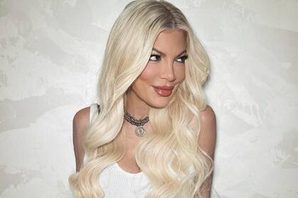 Tori Spelling, entre una revelación sexual y el día que se besó con una estrella del cine