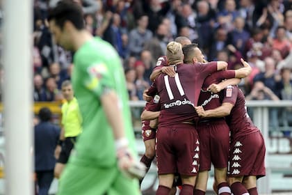 Torino festeja y Buffon sufre