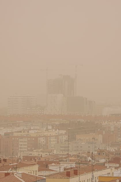  Nube de polvo del Sahara: una tormenta de arena cubre de naranja una parte de España