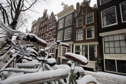Tormenta de nieve en los países bajos Holanda Amsterdam