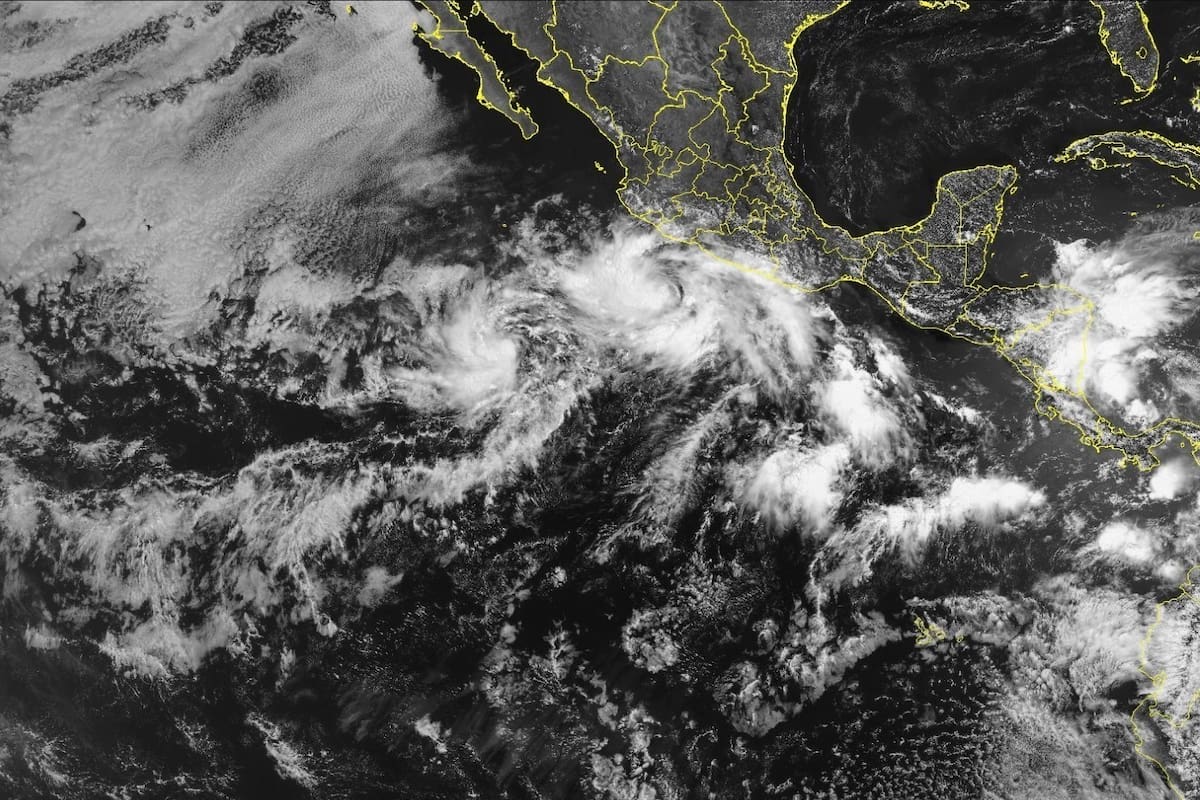 Tormenta tropical Bárbara se fortalece frente a costa de México y podría convertirse en huracán