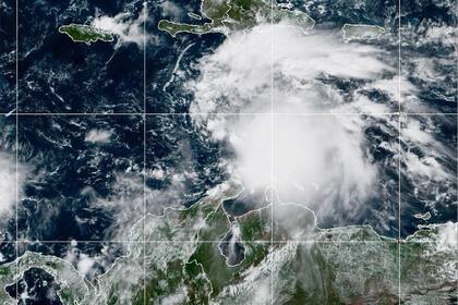 Tormenta tropical Melissa avanza por el Caribe mientras las islas se preparan para la lluvia