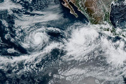 Tormenta tropical Priscilla se fortalece en el océano Pacífico frente a la costa de México