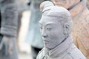 Toronto, con figuras en terracota