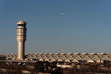 Torre de control del Aeropuerto Nacional Ronald Reagan Washington