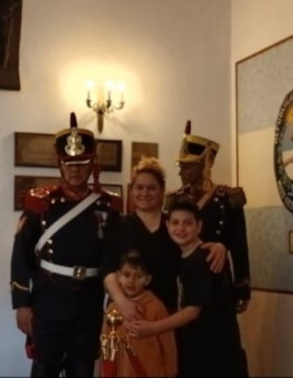 Torres vive con su esposa Celia y sus dos hijos Ramiro (11) y Walter (6) en el tercer piso de la casa donde San Martín pasó sus últimos años