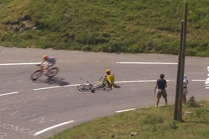 Torstein Traeen se cae en el Tour de Francia