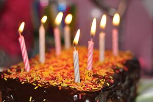 Torta de cumpleaños (Foto: jgojtan en Pixabay)