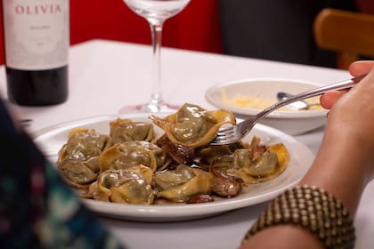Tortelli bianchi con manteca quemada al ajo, plato fundamental en la carta de Il Matterello.
