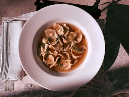 Tortellinis con carne braseada, ricota y parmesano en Granero