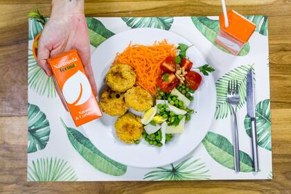 Nuggets de pollo y queso con ensalada de papa