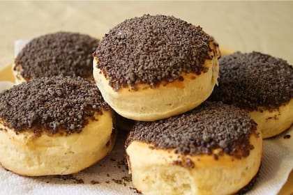 Tortita negra, la tradicional factura de las tardes de mate (Archivo LN)