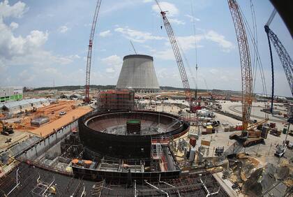 Toshiba parecía encaminada a aprovechar un renacimiento de la energía nuclear, pero el anuncio de una enorme rebaja contable amenaza su viabilidad