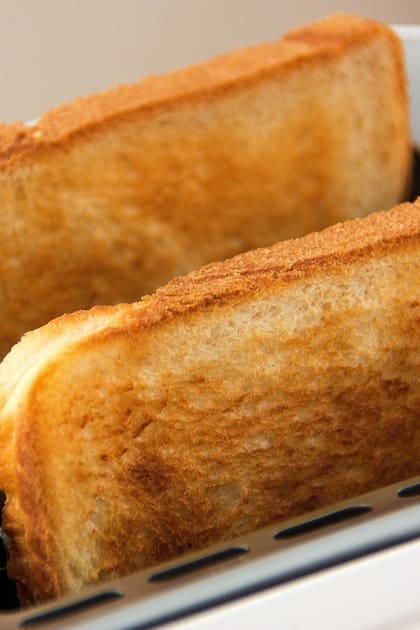Tostadas de pan sin gluten para un desayuno apto para las personas celíacas