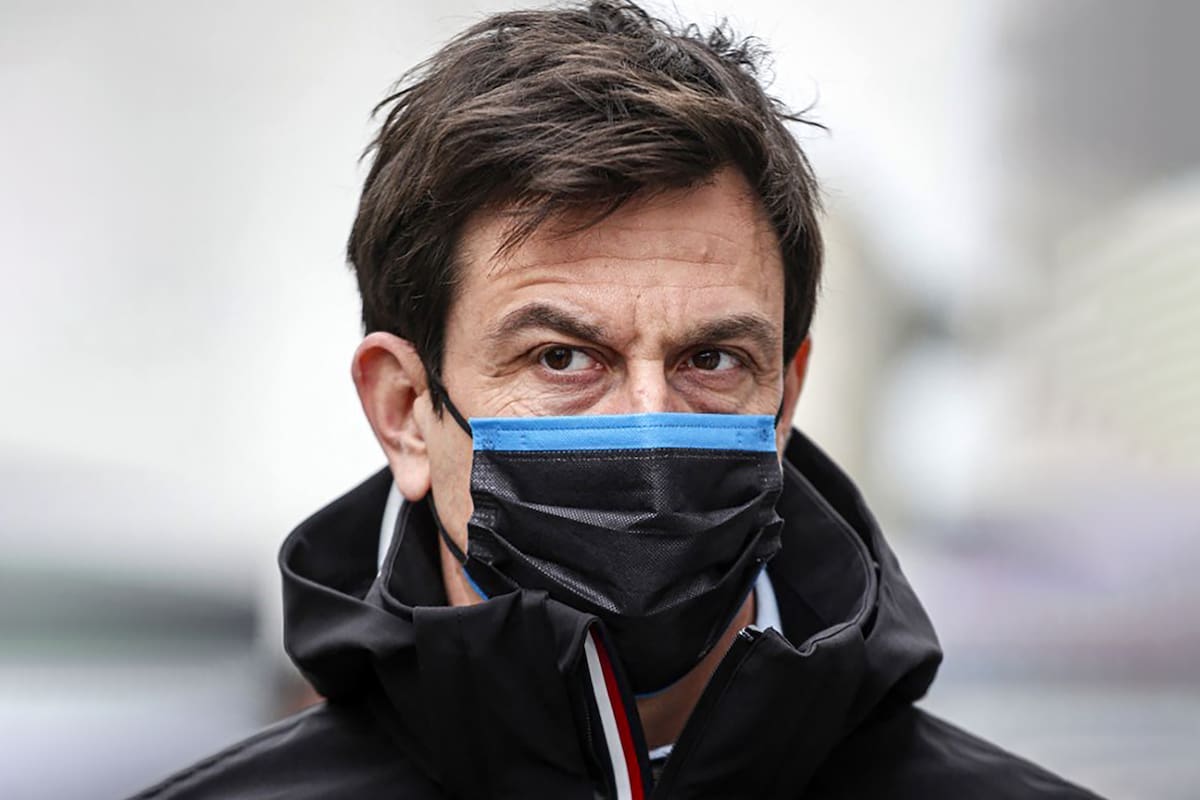 Toto Wolff evalúa los movimientos de Red Bull e intenta asegurar la fidelidad de su "tropa" en Mercedes